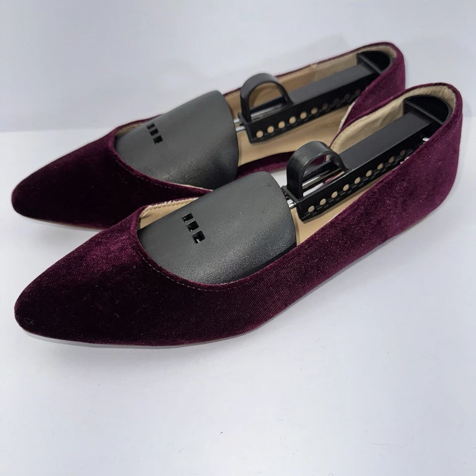 Mossimo Supply Co Velvet Burgundy Flats Size 7 1/2 - Imagem 3 de 4
