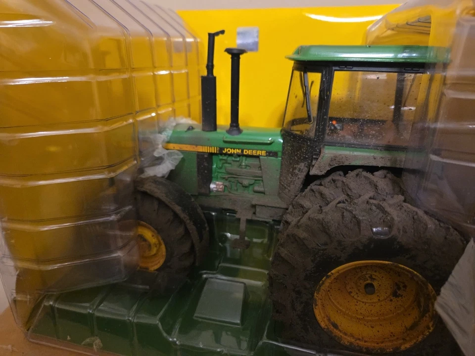 1/16 John Deere 4455 Muddy Custom Tractor 25th Anniversary Collector Edition - Image 4 of 4