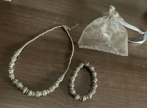 Vintage costume jewellery Beaded Necklace & Bracelet Bundle - Silver Colour - Picture 1 of 4