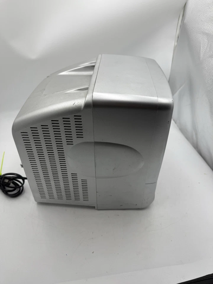 Vintage RCA Color CRT TV VCR Combo T09085 Silver 12V AC DC Remote AV Inputs 2002 - Image 2 of 4