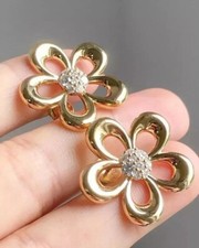 1.00Ct Round Cut Lab Created Women's Flower Stud Earrings 14K Yellow Gold Plated