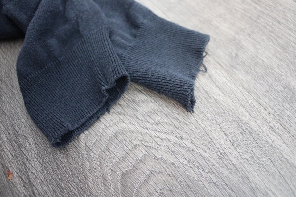 Perry Ellis Half Zip Pullover Sweater - Large - Image 4 of 4