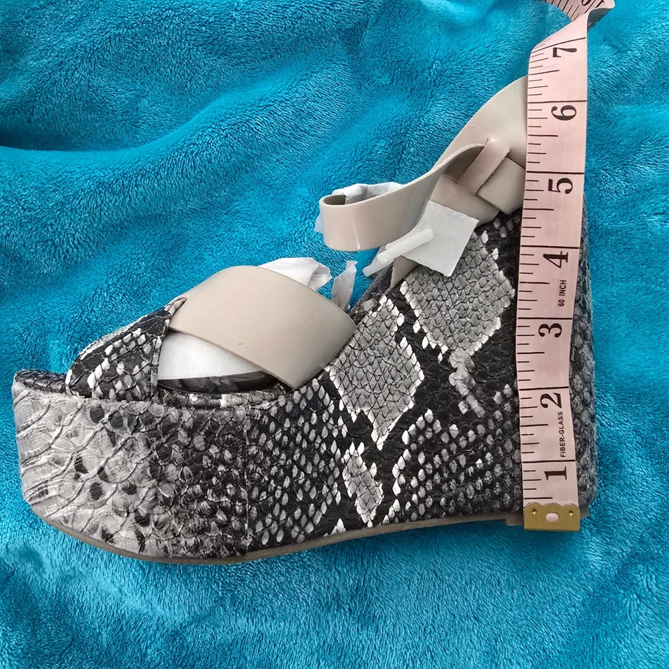NIB Women's Rare Very Volatile Slytherin Platform Wedge Size 6 - Image 4 of 4