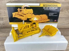 First Gear International TD-25 Crawler with Sheep’s Foot Compactor 1:25 Scale