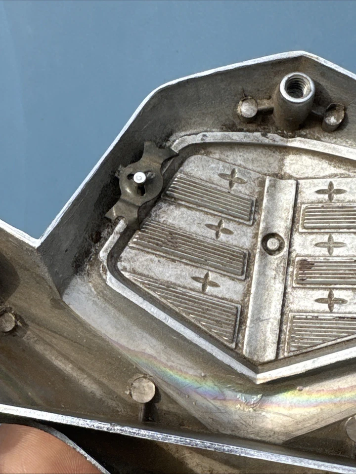 ✨ Granero Find ✨ Dodge Coronet 1955 personalizado Royal Lancer V8 maletero medallón nuevo de stock Foto 4 de 4