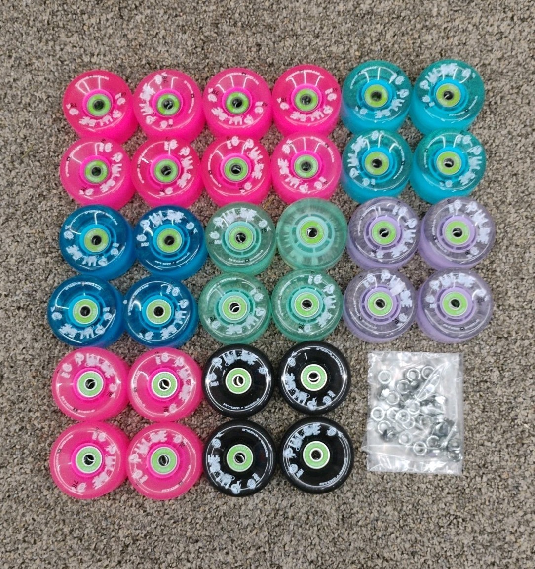 Lot of 32 Atom 78A 62mm Pulse Skate Wheels with abec-7 beari