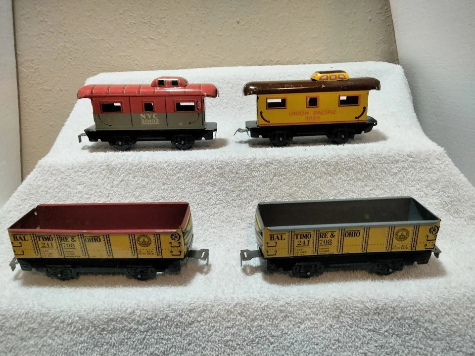 Marx O Gauge Tin Loco, Caboose NYC 2102, UP 3824; (2) Gondola B&O 241708 Lot -21 - Image 2 of 4