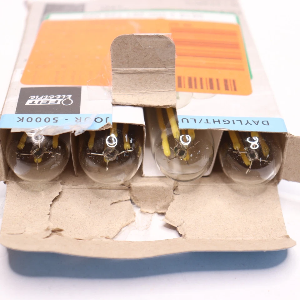 (4-Pk) Feit Electric T6 Dimmable Candelabra LED Light Bulb E12 40W Daylight - Image 2 of 4