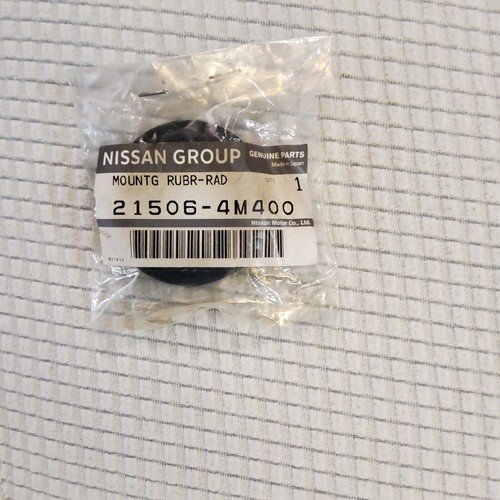 1 PCS Radiator Mount Bushing Upper Fits Nissan Infiniti 215066M100/21506-4M400 - Picture 1 of 2