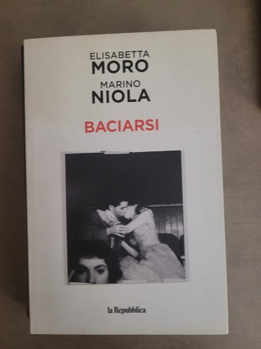 BACIARSI ( ELISABETTA MORO , MARINO NIOLA ) la Repubblica 2021 ottimo