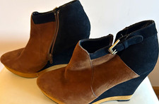 Dolce Vita Women  s Suede Ankle Bootie Wedge Round Toe Zip Buckle Brown 8