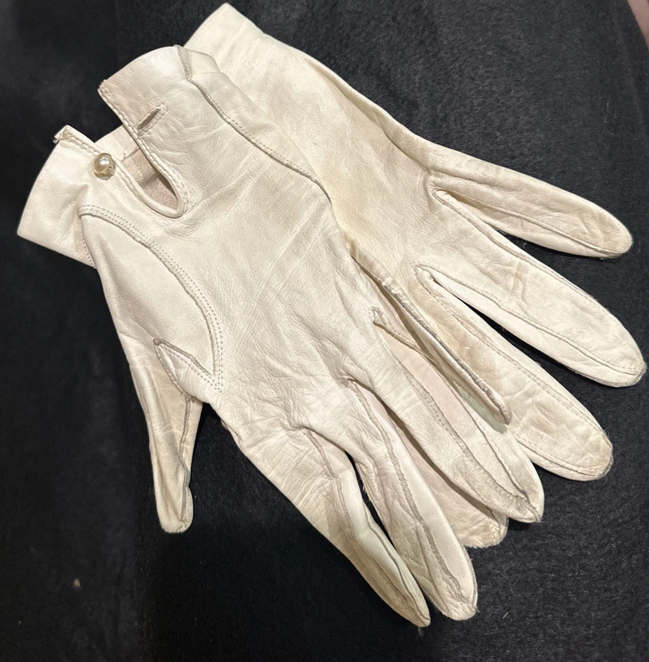 Guantes de cuero marfil vintage para mujer con botones de muñeca de perlas talla 7,5 Foto 3 de 3
