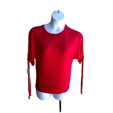 AVA & GRANCE, SIZE M, RED TOP, SHORT SLEEVE, RELAXED FIT