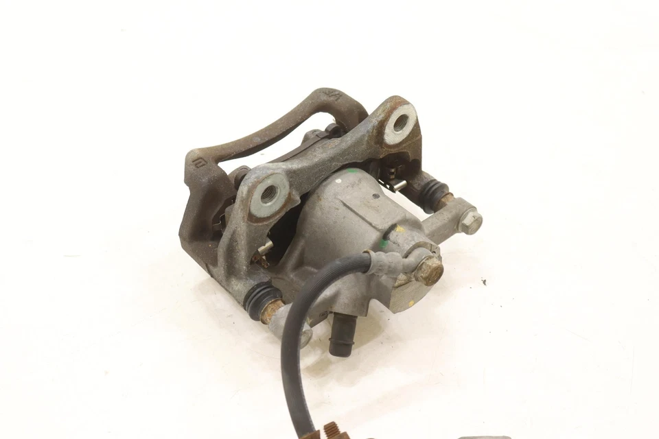 2014 - 2019 TOYOTA HIGHLANDER REAR LEFT SIDE DISC BRAKE CALIPER OEM - Image 3 of 4