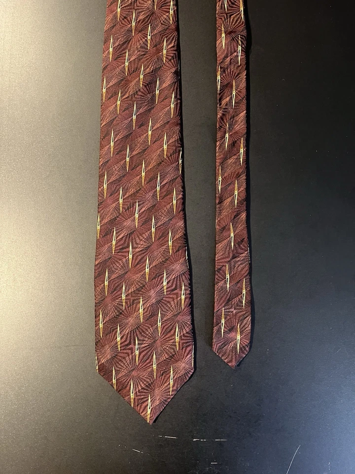 Corbata Bill Blade etiqueta negra 100 % seda hecha en EE. UU. roja geométrica usada en excelente estado Foto 3 de 4