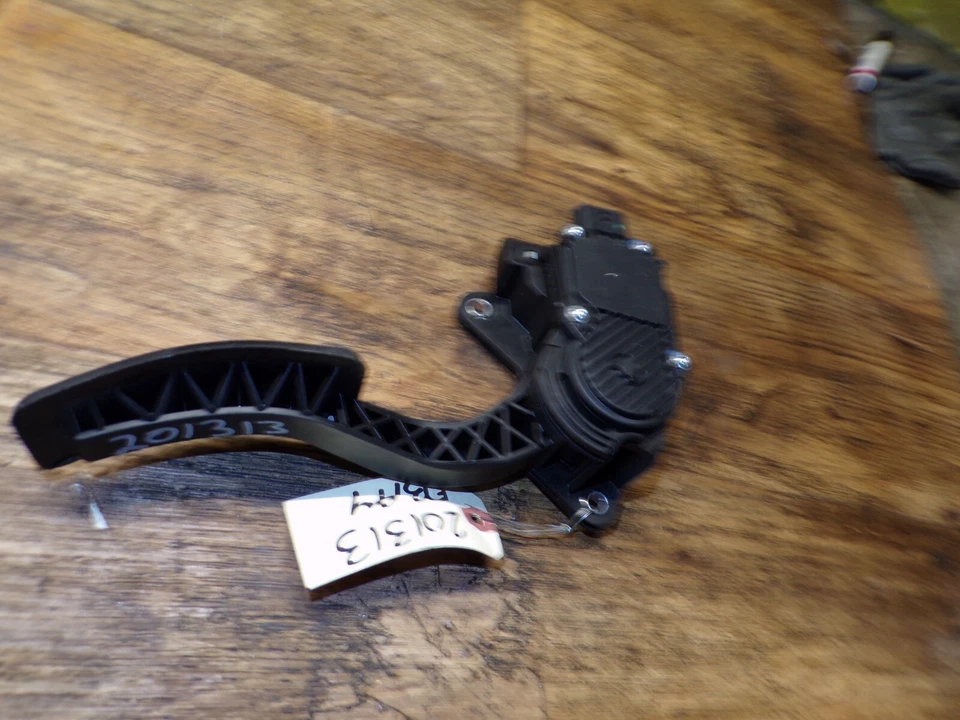 fits 2009-2014 NISSAN MAXIMA  GAS ACCELERATOR PEDAL OEM ID-180029HA0B Foto 2 de 4