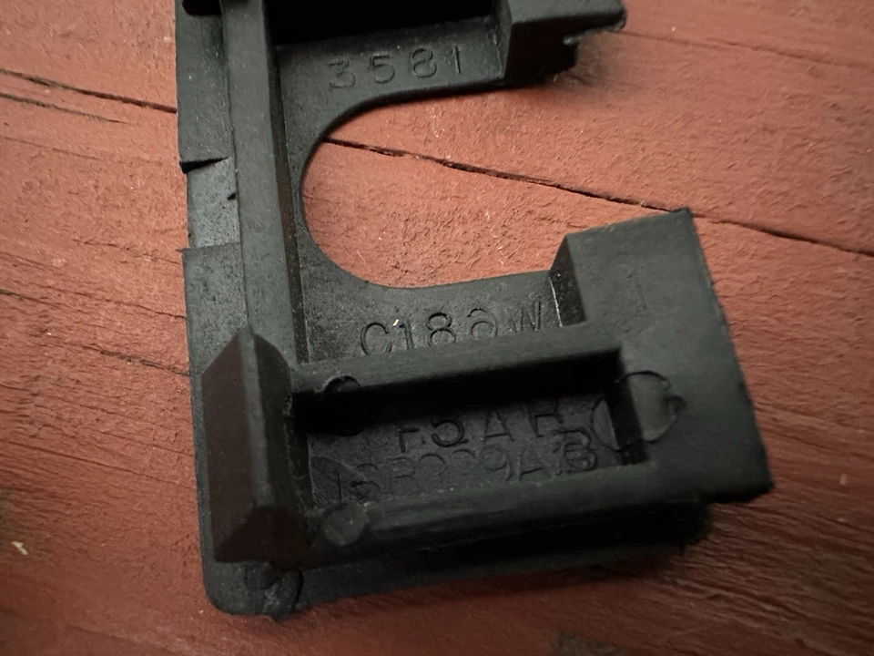 Ford Crown Victoria Mercury Grand Marquis 2003-2011 capó manija bisel OEM Foto 3 de 4