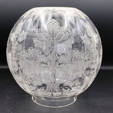 Fine quality Victorian ribbed and etched glass globe oil lamp shade