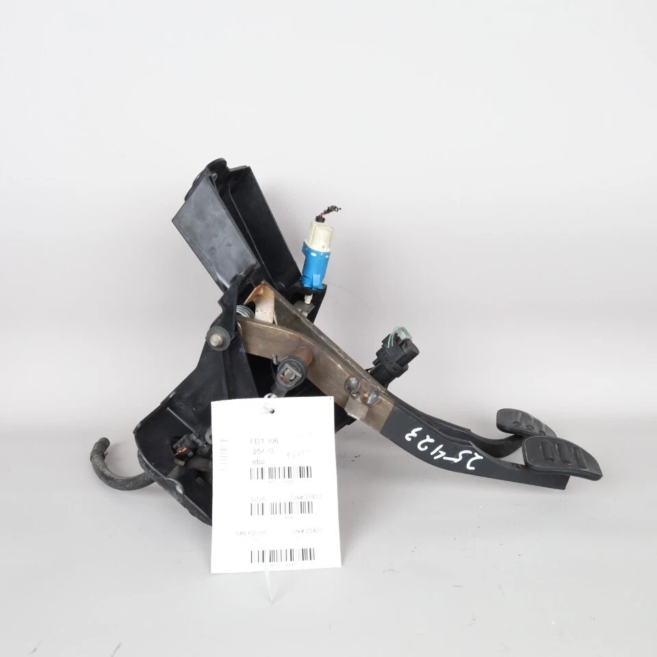 Ford Mustang 2006-2009 embrague pedal de freno transmisión manual K850K2450 OEM usado Foto 2 de 4
