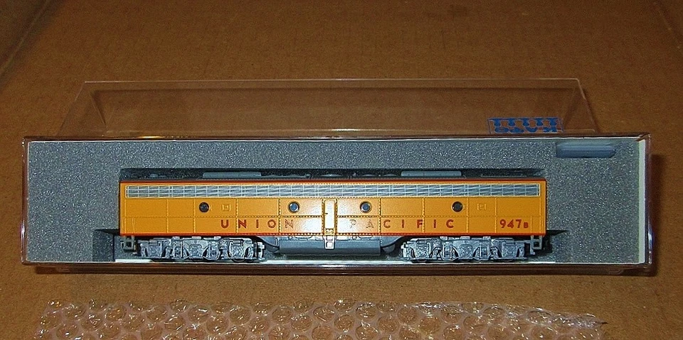 KATO N SCALE #176-5356 EMD E8B UNION PACIFIC #9478,NEW IN PLASTIC CASE. - Image 2 of 4