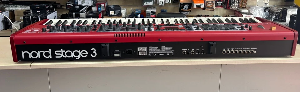 Clavia Nord Stage 3 Hp76 con Nord Soft Case Usato - Immagine 2 di 4