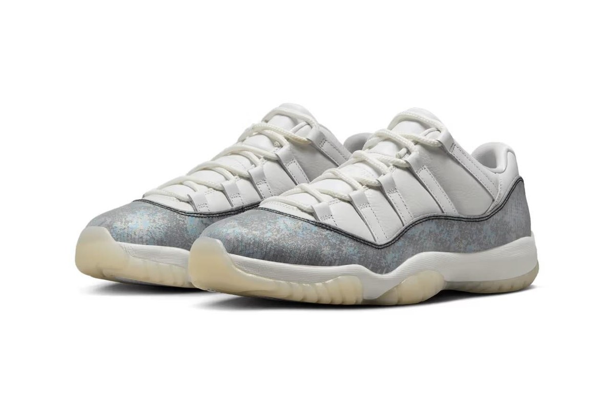 スニーカー NIKE AIR JORDAN 11 SNAKE LOW 26.0 Nike Air Jordan 11 Retro Low Year of the Snake Men's HQ7000-001