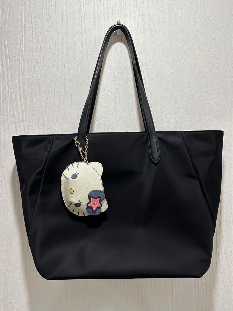 FURLA Hello Kitty バッグチャーム FURLA × Sanrio Collaboration Shoulder Bag METROPOLIS Hello