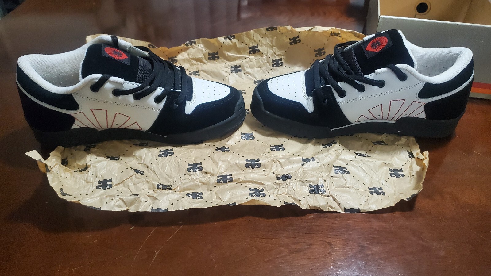 Ipath vintage skate sneakers Yogi Low Black White and Red Size 9 eBay