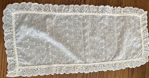 6 VINTAGE EGG SHELL RUNNERS IN VARIOUS SIZES - SAME DESIGN ON ALL - PRE-OWNED - Picture 2 of 11