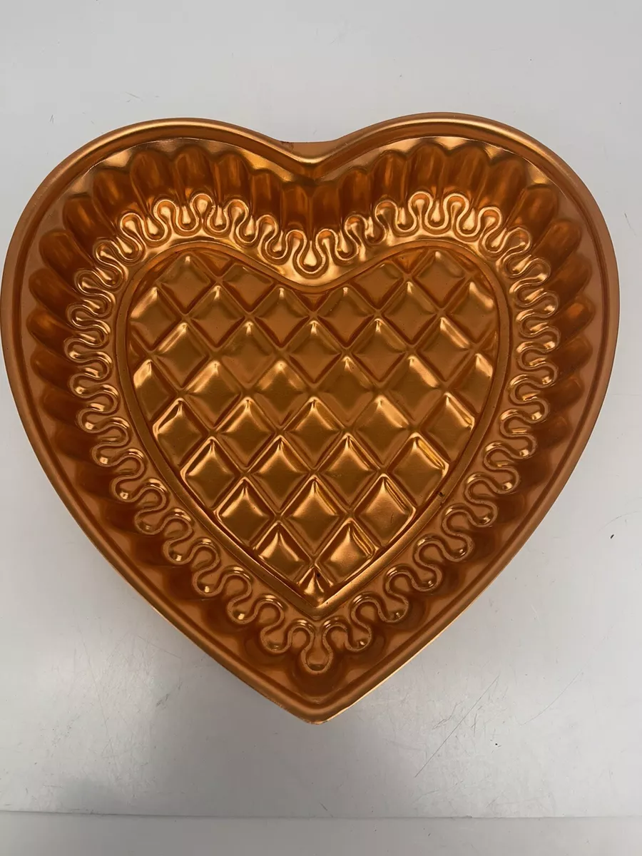 Non-Stick Original Heart-shaped Baking Pan in Copper Finish - 9-Inch — Red  Co. Goods