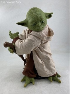 Spin Master Green Brown Star Wars Interactive Legendary Yoda 16" Figure