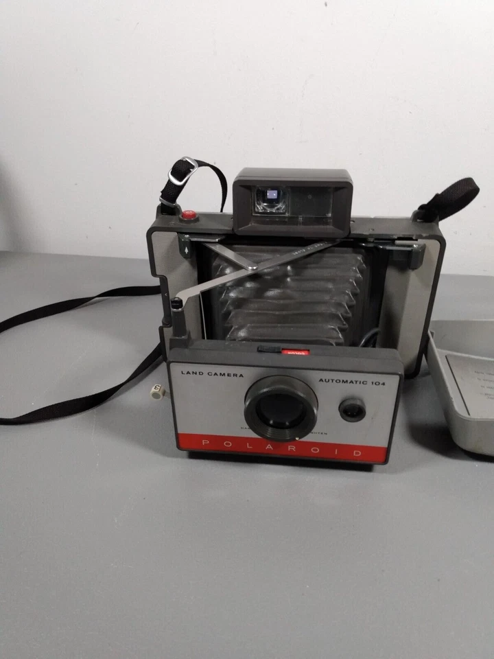 Cámara instantánea Polaroid Land automática 104 vintage PARA REPUESTOS O REPARACIÓN Foto 2 de 4
