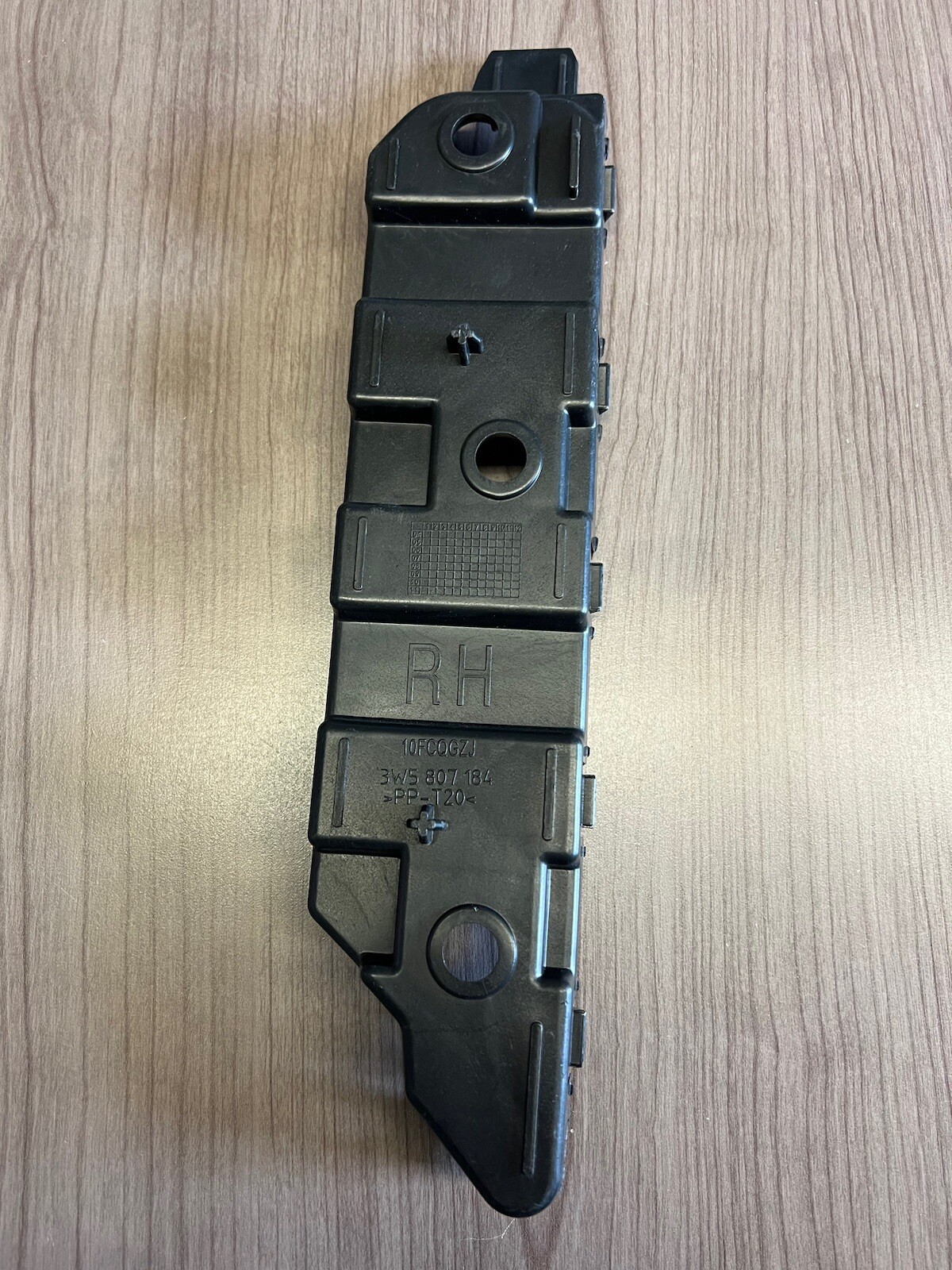 2006-2013 Bentley Continental Flying Spur Front Bumper To Fender Bracket Right