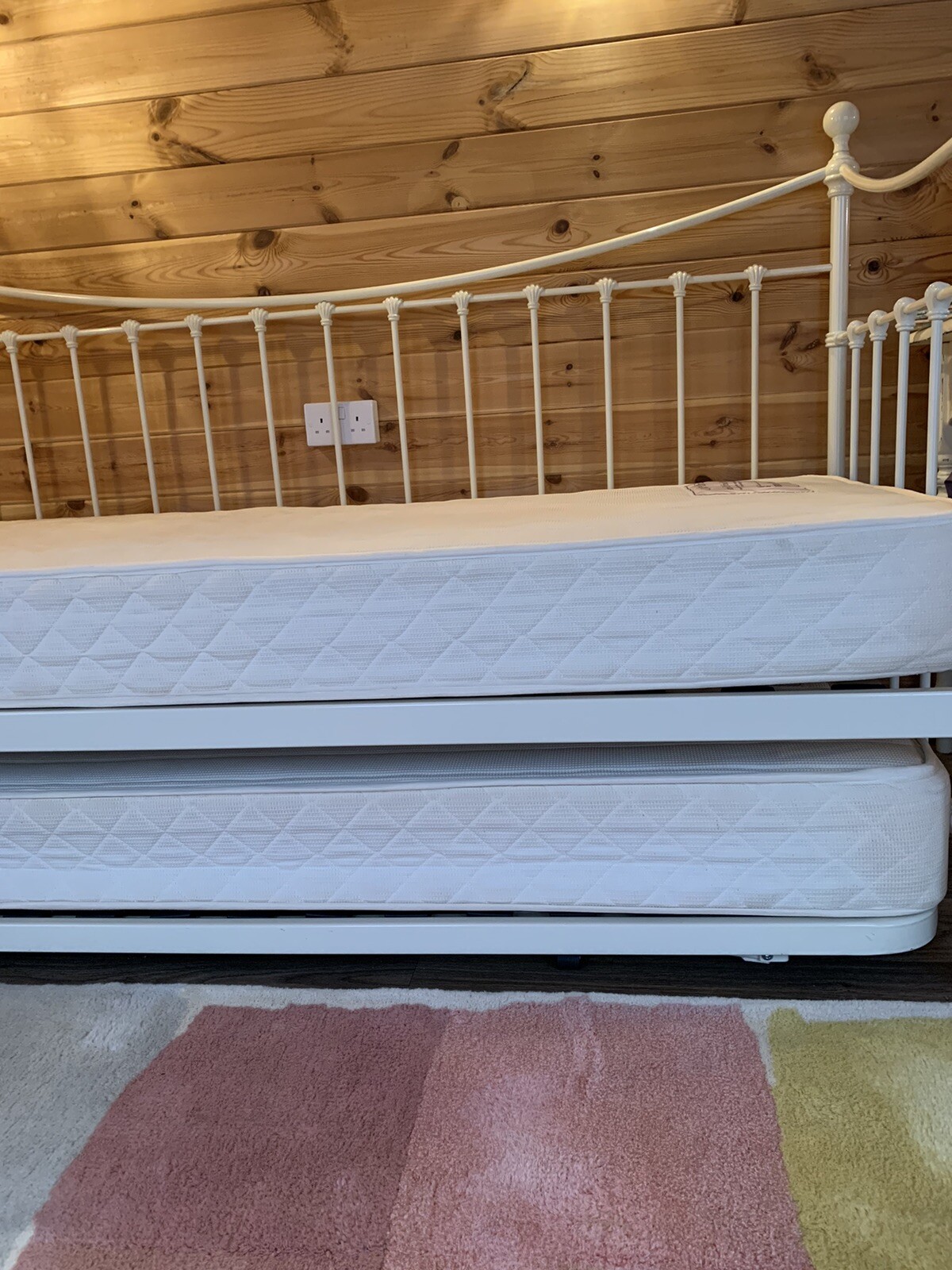 Laura Ashley Hastings Day Bed With Trundle & 2 Laura Ashley Hastings