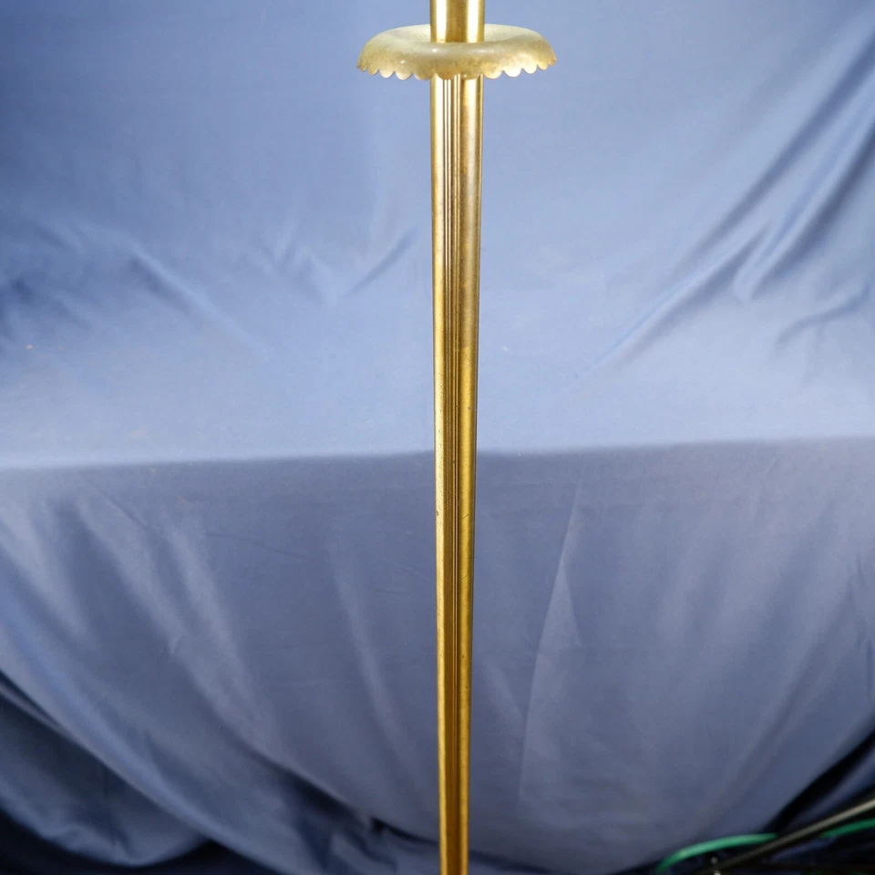 "Lámpara de pie vintage de latón MCM con brazo oscilante con pantalla de gofre 54"" de alto" Foto 2 de 4