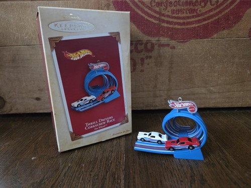 Vintage 2004 Hot Wheels Nervenkitzel Fahrer Korkenzieher Rennen Punze Andenken Ornament