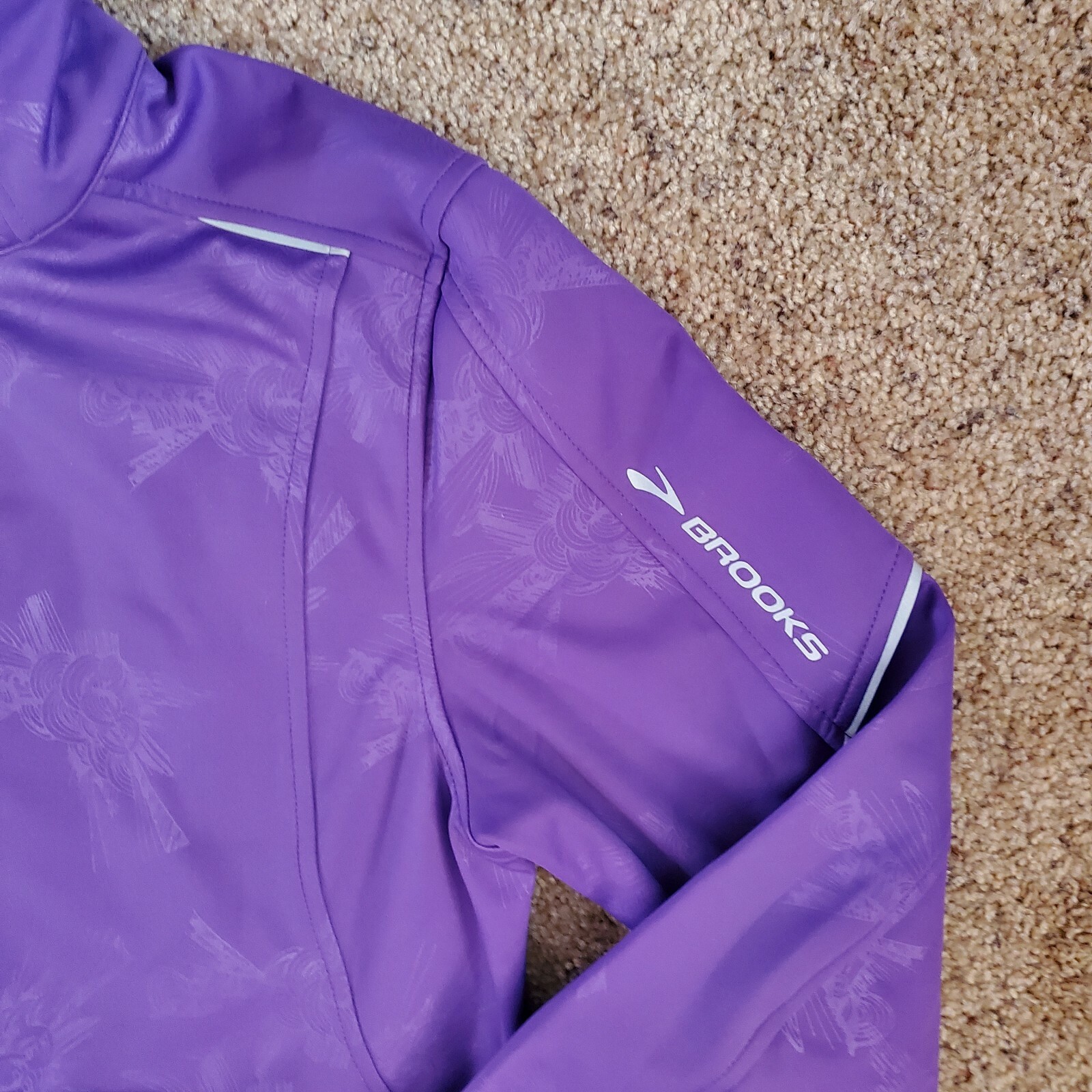 Brooks Womens Utopia Embossed Softshell Size M Ja… - image 2