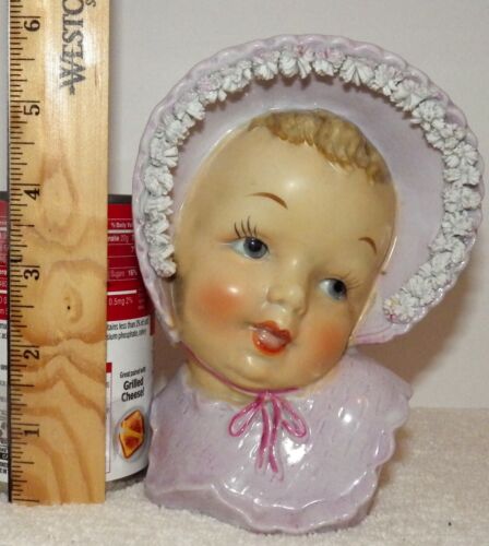 Vintage Ucagco Head Vase Baby Girl Lavender Bonnet with White Flowerets 6" - Afbeelding 1 van 5