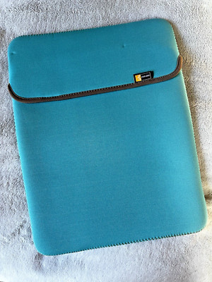 NWT Case Logic 15.4 Reversible Neoprene Laptop Tablet Computer Cover Green/Beige