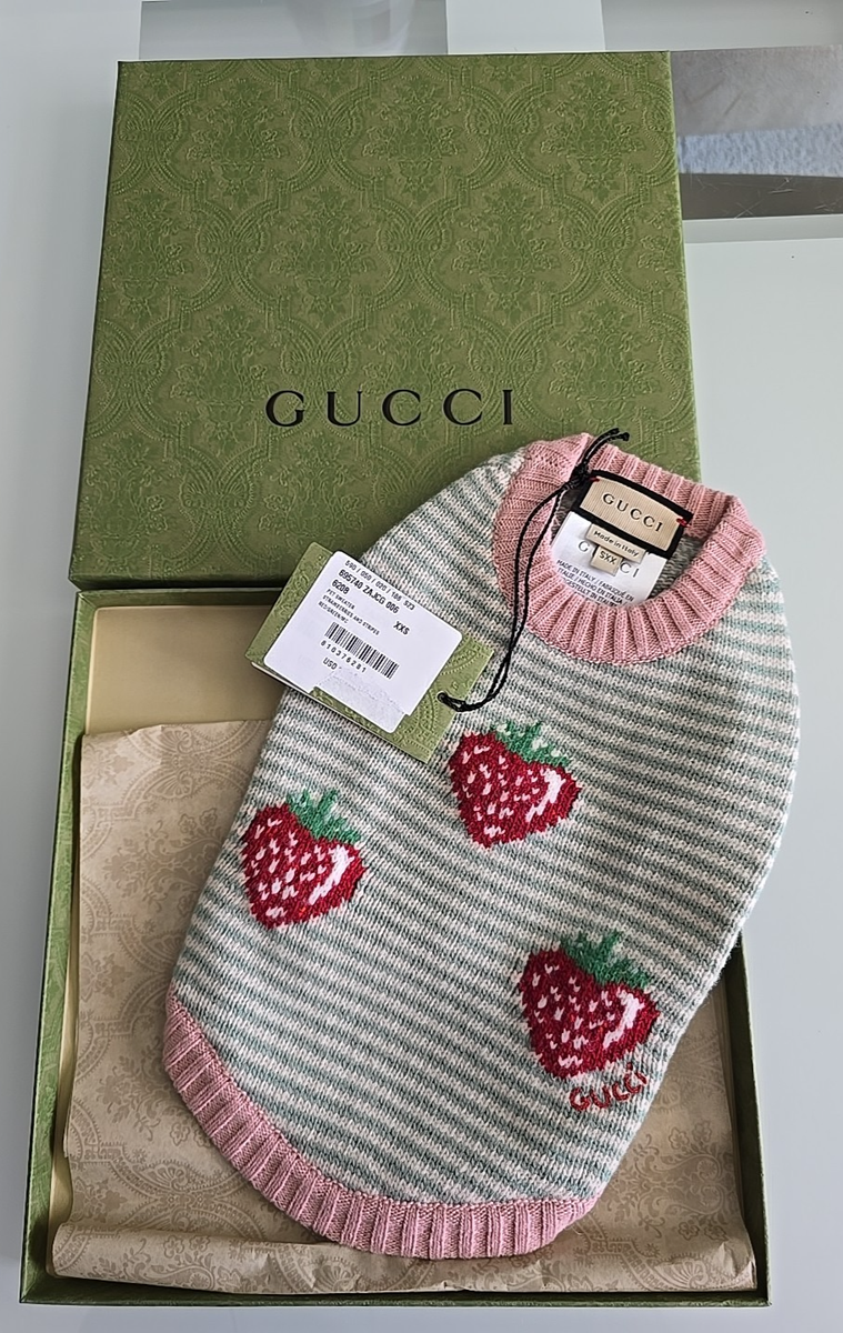 GUCCI グッチ 犬 ペット用 ニット セーター イチゴ柄 XSサイズ GUCCI グッチ 犬用 服 セーター XS イチゴ ストロベリー 柄