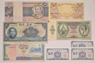 Assorted World Banknotes Lot Of 8 Mixed Conditions.