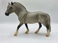 Breyer - Henry Fjord - Silver Wolfe 