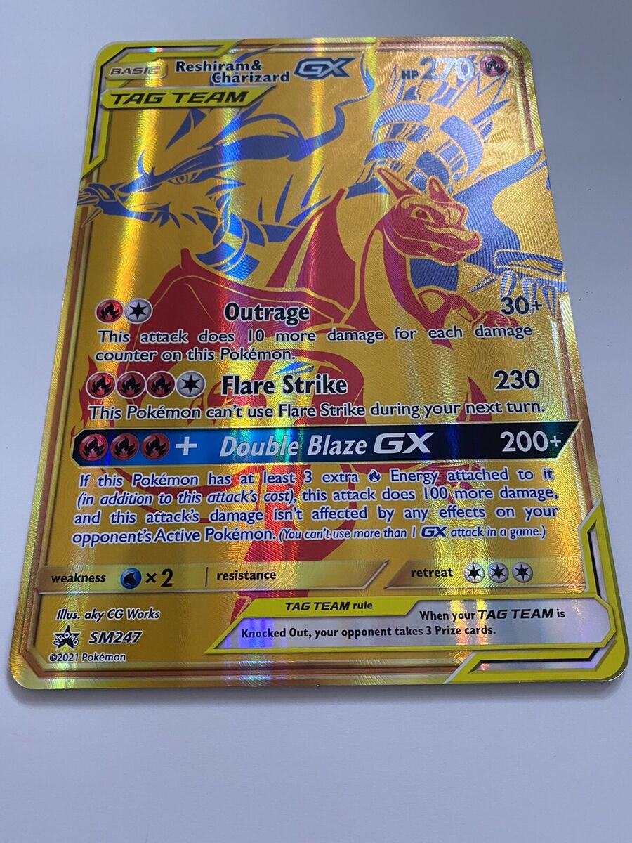 Carta pokemon Reshiram e Charizard GX dourada promo SM247