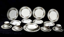 MIKASA 22 Piece Fine China CAMBRIDGE L9015 - Full 5 Piece Place Setting For Four