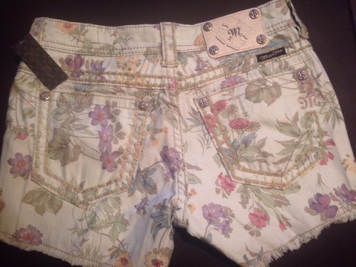 Miss Me Shorts, Flower Mint Green NWT Sz 25, 26, Or 27 $99 - Picture 4 of 5