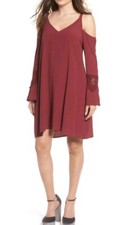 NWT ASTR THE LABEL Cold Shoulder Shift Dress - Red Cordovan - Sz M