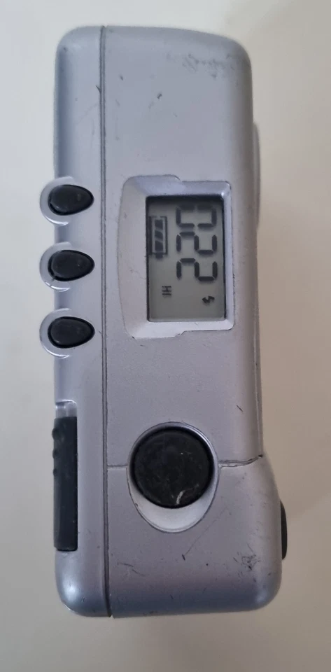 Polaroid PDC 2030 Compact Digital Camera 2.0MP - Distressed + Parts Only - Image 4 of 4