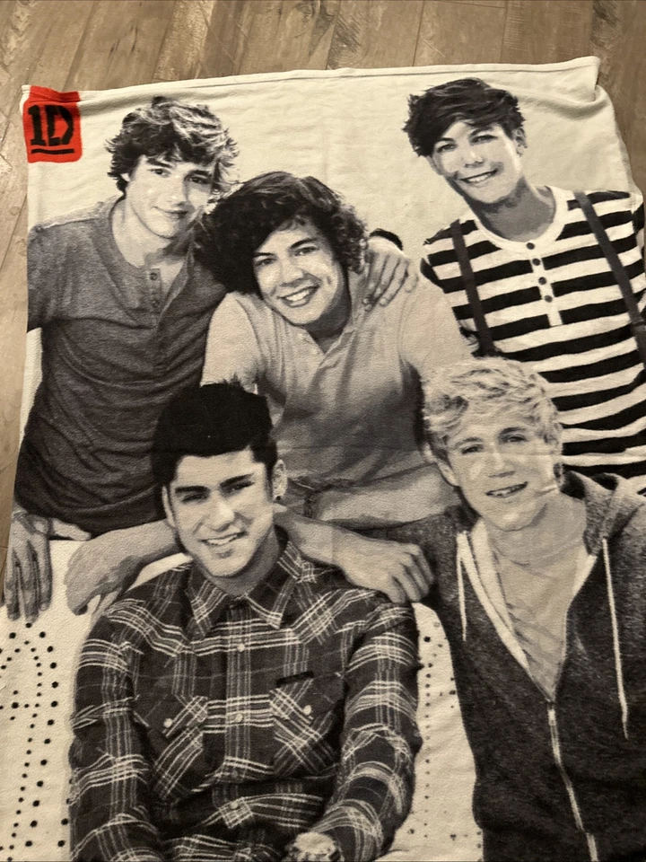 One Direction Fleece Throw Soft Blanket 45x58 Black & White - Image 4 of 4