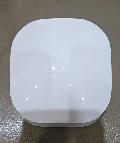 Eero 6 Dual-Band Mesh Router N010001 White & WiFi 6 Extender "Spares or Repairs"
