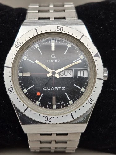 Vintage Timex Q Divers 38mm Black Day Date Dial Quartz Mens Watch